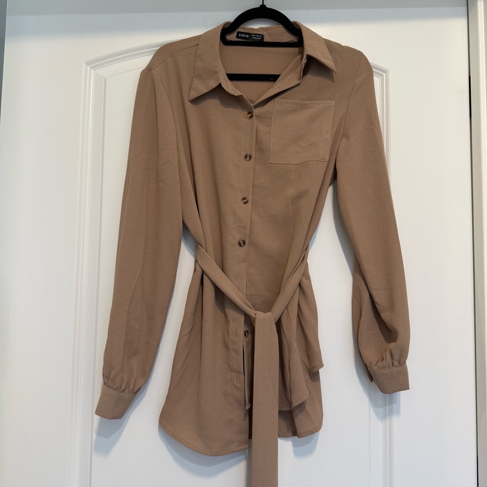 White and Tan Women's Tops Set of 3 (mediums) - Picture 2 of 6
